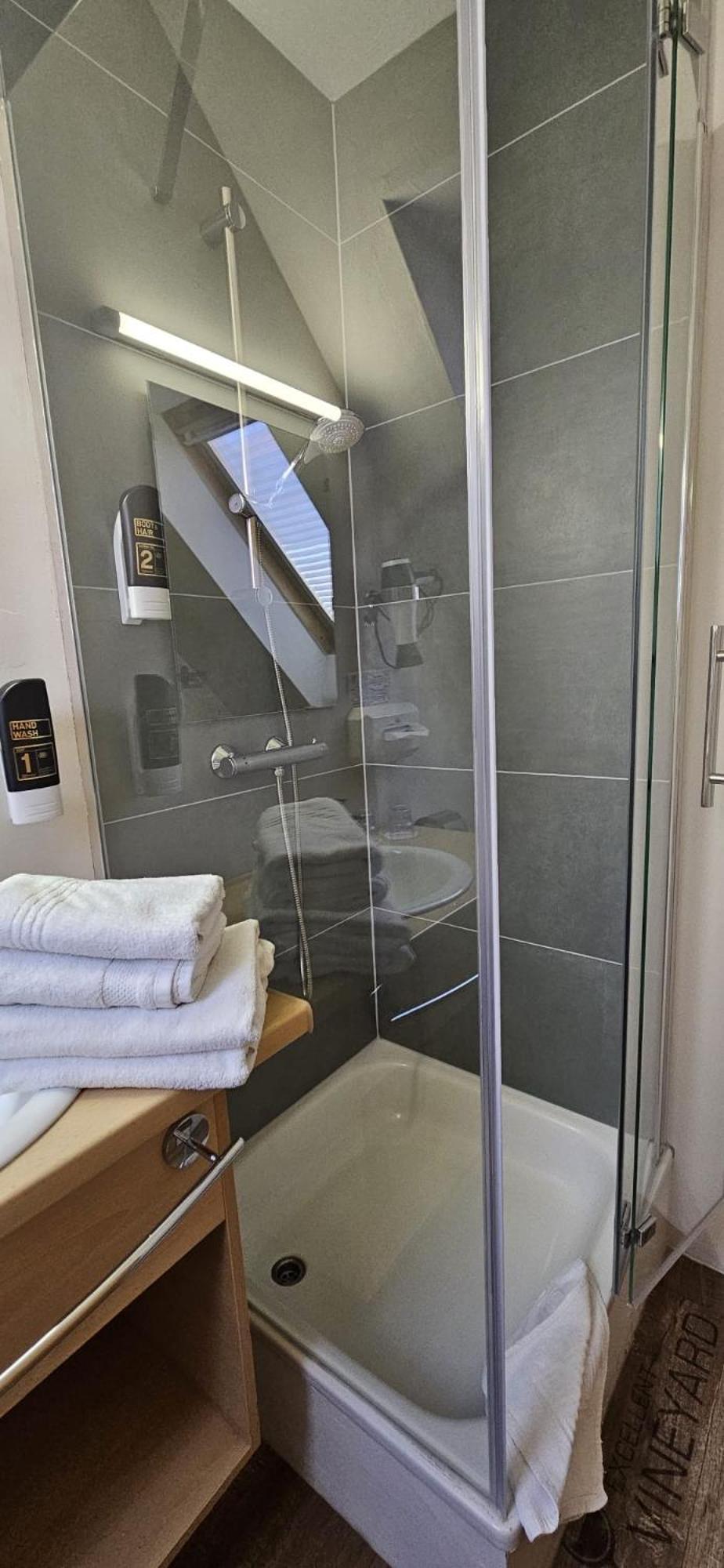 נורדייך Hotel Am Deich מראה חיצוני תמונה